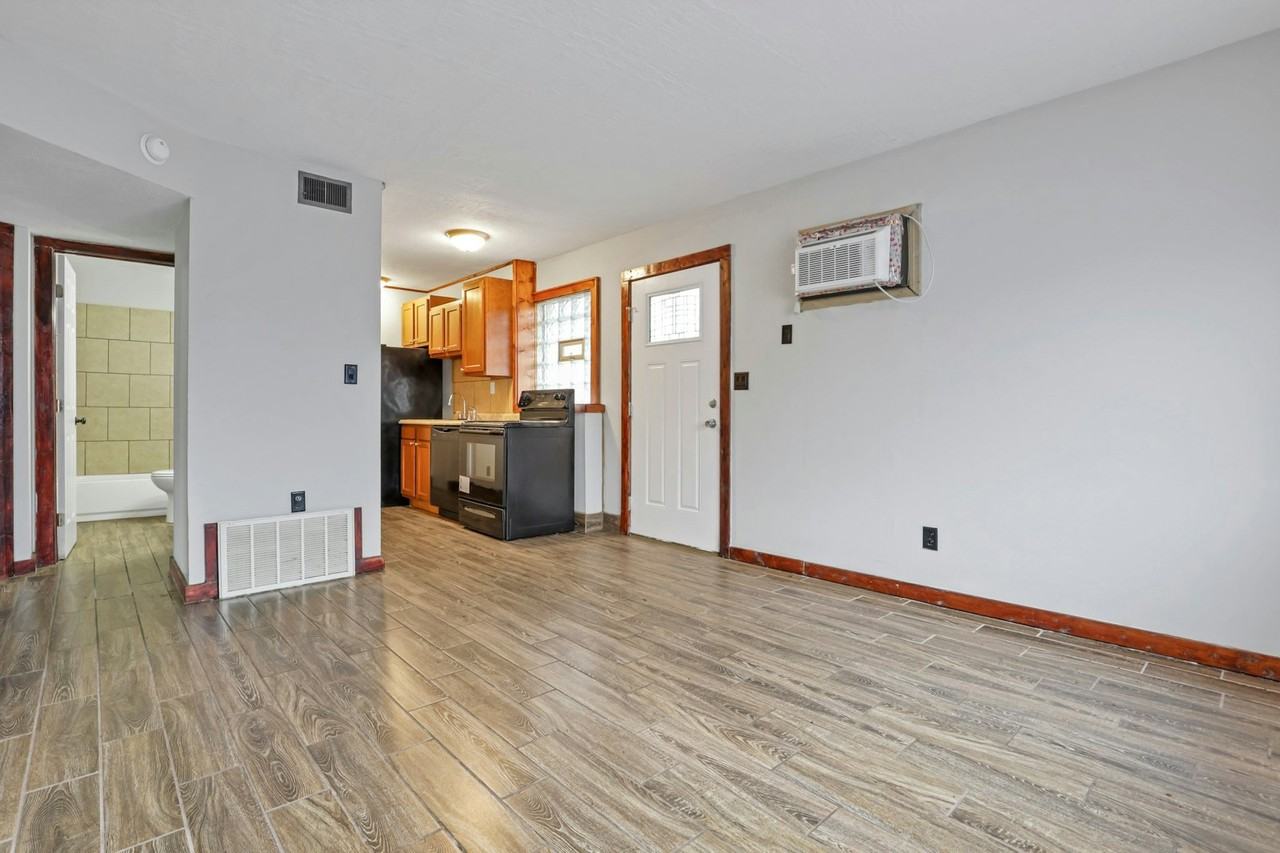 454 E 16th Ave, Unit A - Photo 2 of 13