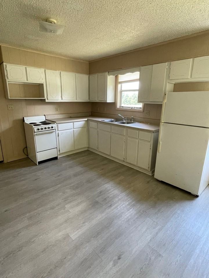 221 Roellen Newbern Road - Photo 5 of 8