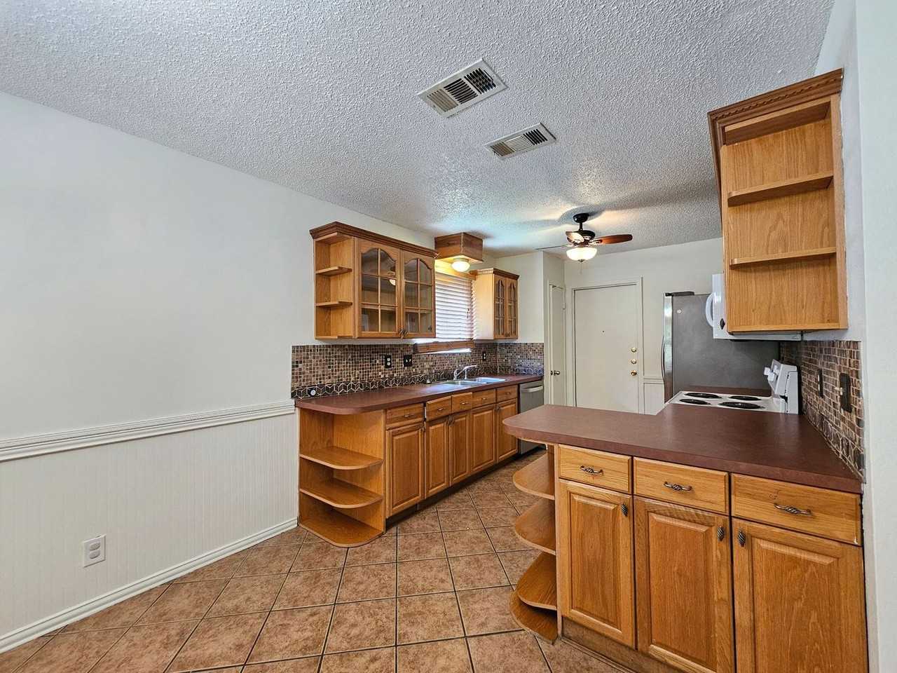3201 Paintrock Dr - Photo 3 of 20