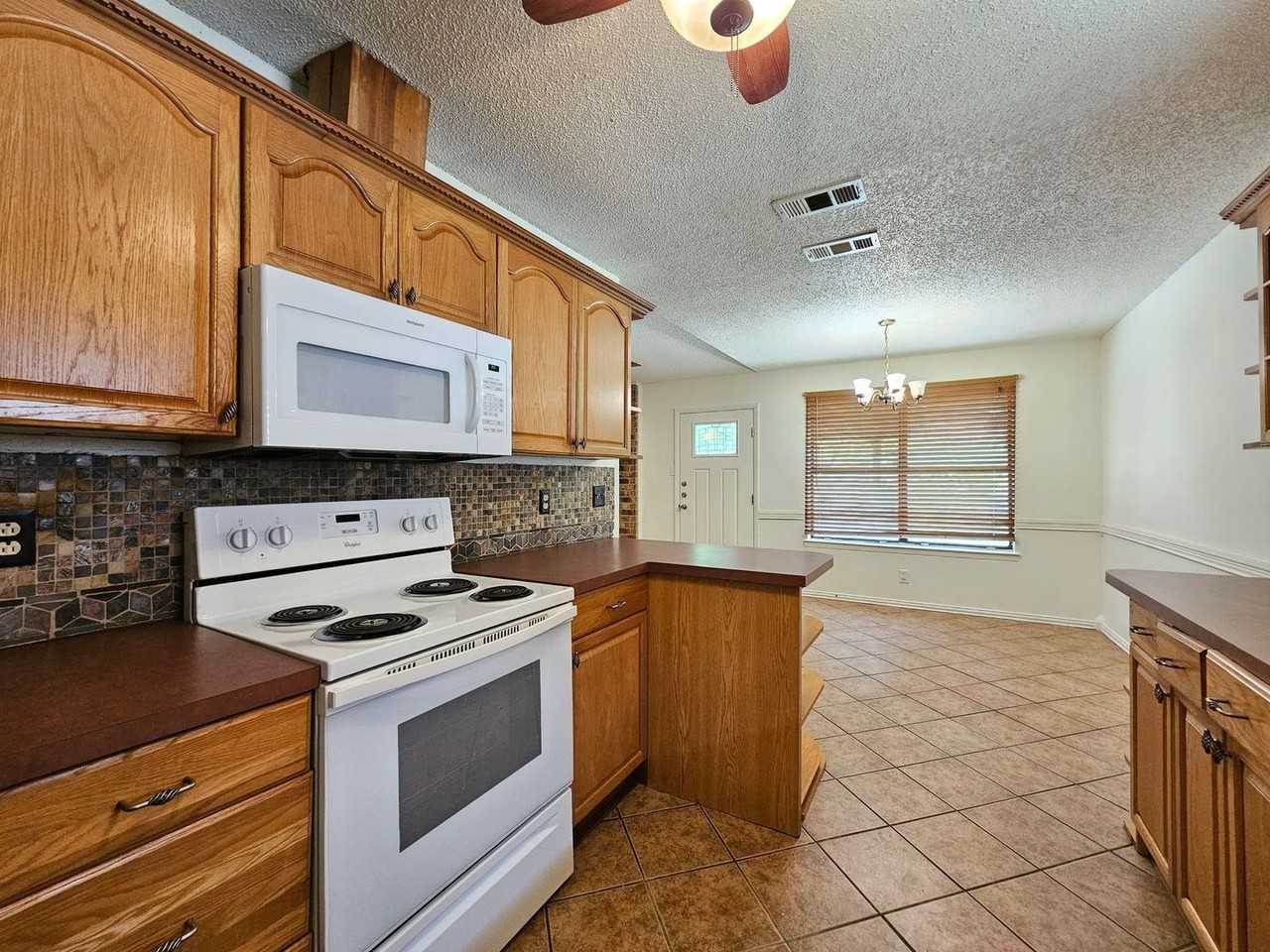 3201 Paintrock Dr - Photo 4 of 20