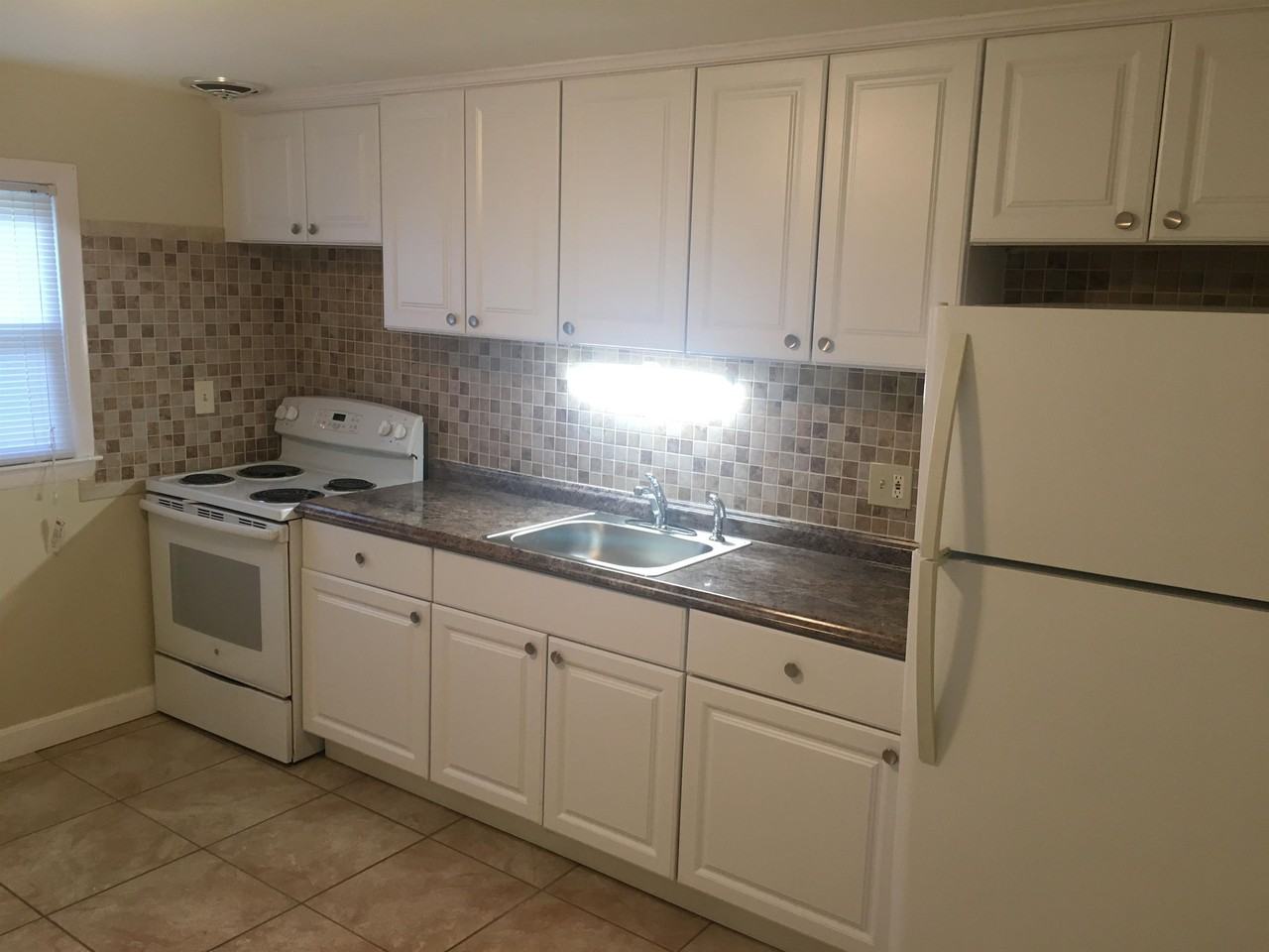 Princeton Court Apartments - Photo 3 of 18