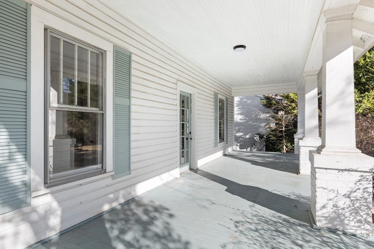 2426 Vesson Avenue - Photo 3 of 49