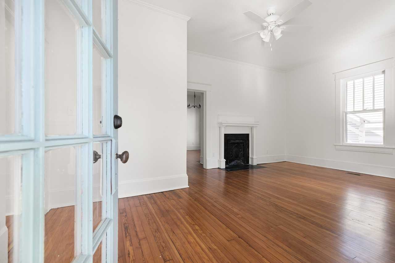 2426 Vesson Avenue - Photo 4 of 49