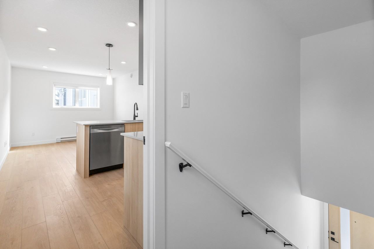 9809 153 St Nw - Photo 2 of 31