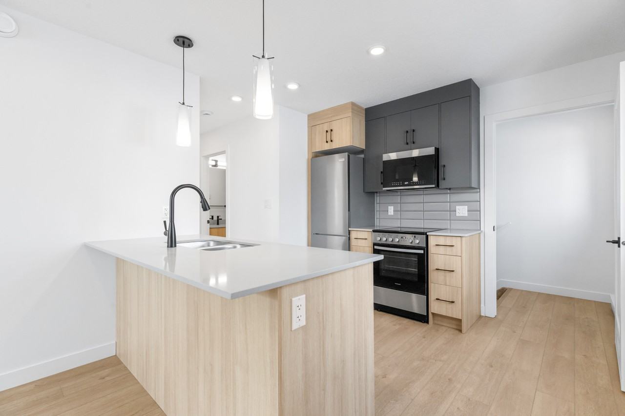 9809 153 St Nw - Photo 3 of 31