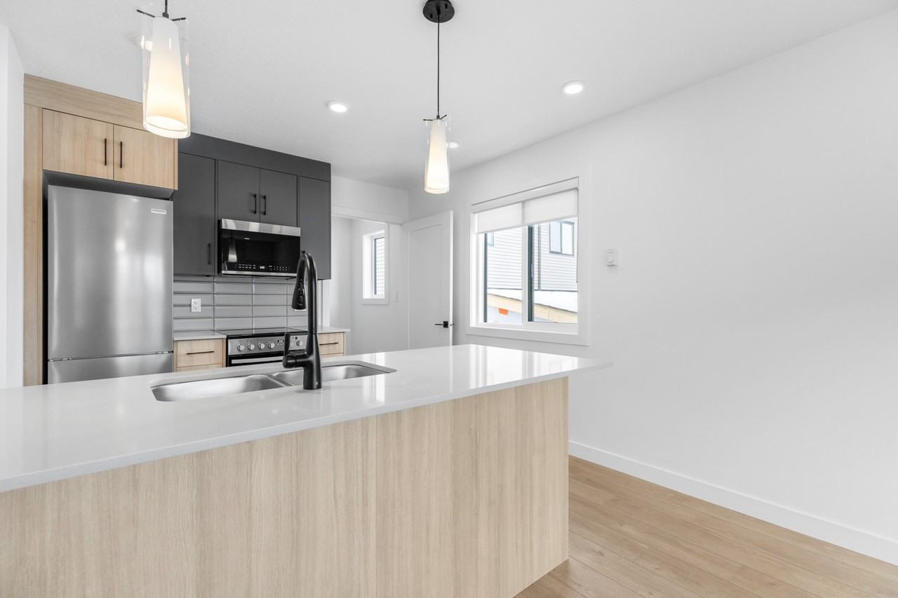 9809 153 St Nw - Photo 4 of 31