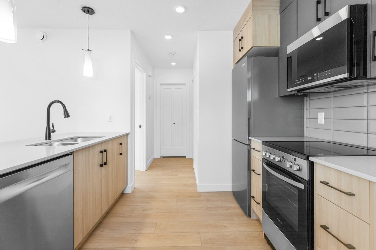 9809 153 St Nw - Photo 5 of 31