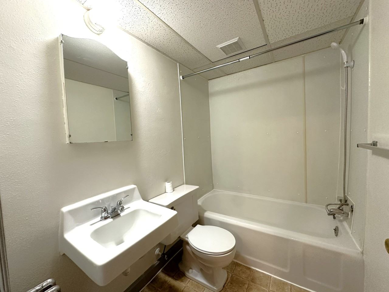 120 Main Street North, #4 - Photo 6 of 9