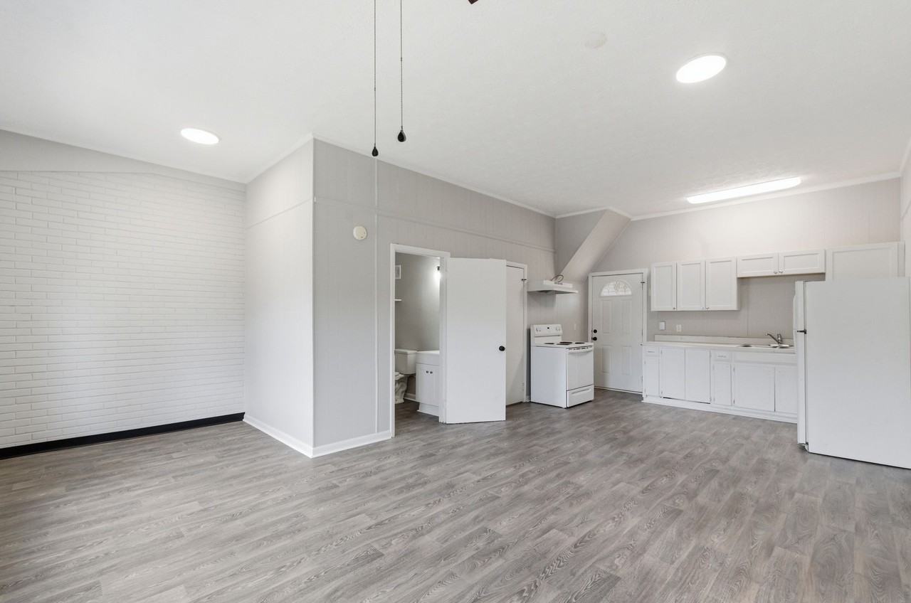 Rebecca Dr. 1019 B - Photo 4 of 10