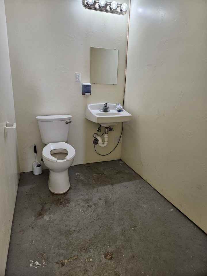 1750 W Hadley Ave - Photo 6 of 9