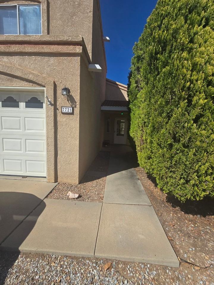 7721 William Moyers Ave Ne - Photo 2 of 16