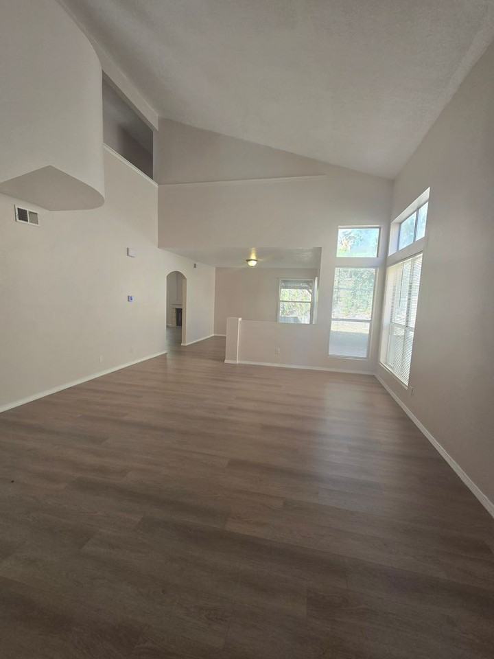 7721 William Moyers Ave Ne - Photo 3 of 16