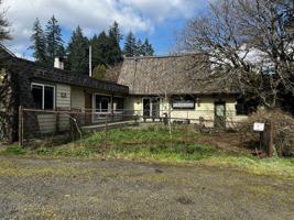 featured image of 146 Hawthorn Ln #1