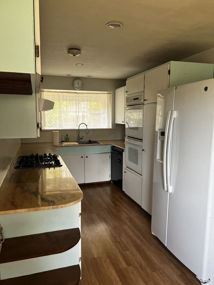 146 Hawthorn Ln #1 - Photo 7 of 23