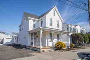 featured image of 131 Bridgeboro St #1