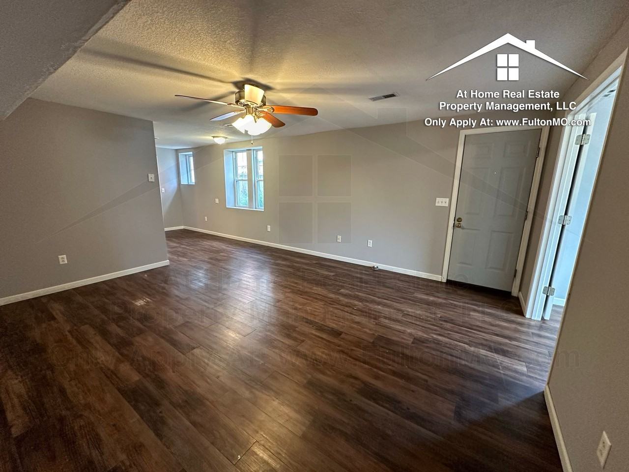 101 E 10th St - Photo 3 of 23