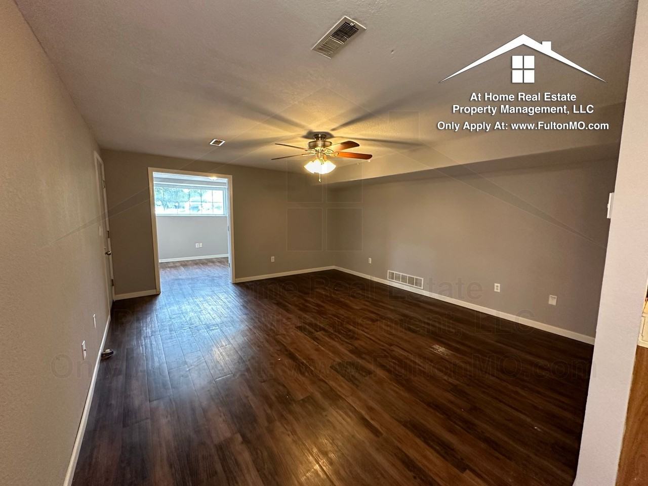 101 E 10th St - Photo 6 of 23