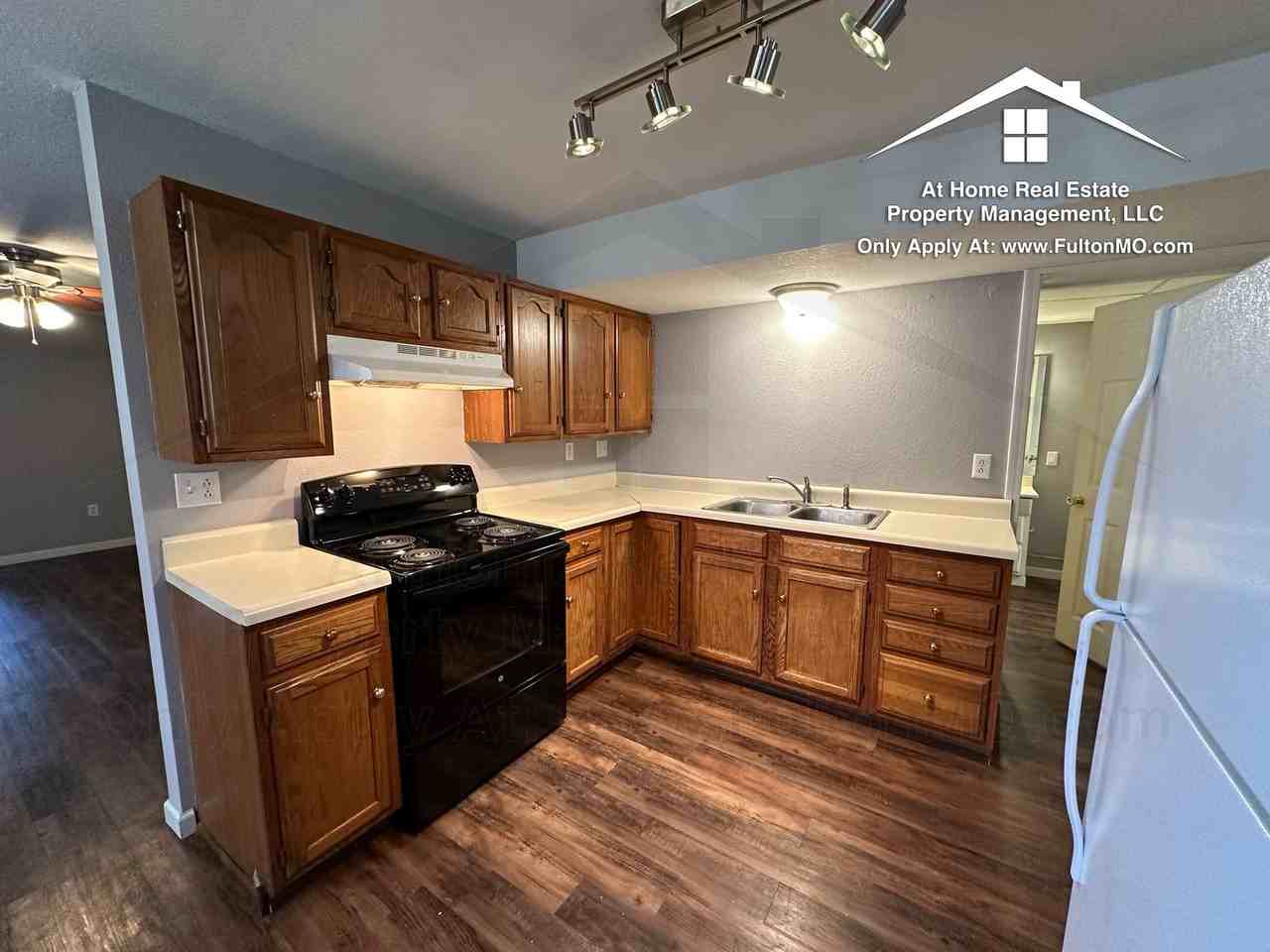 101 E 10th St - Photo 7 of 23