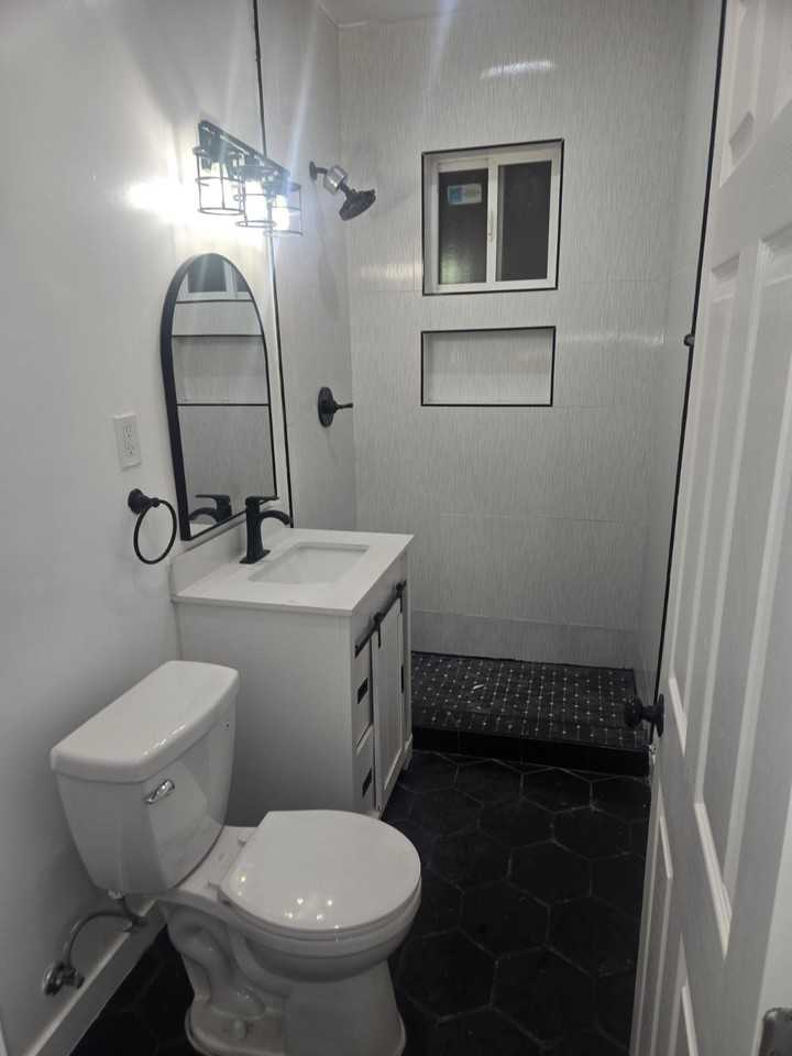 1334 N. E St. - Photo 6 of 10