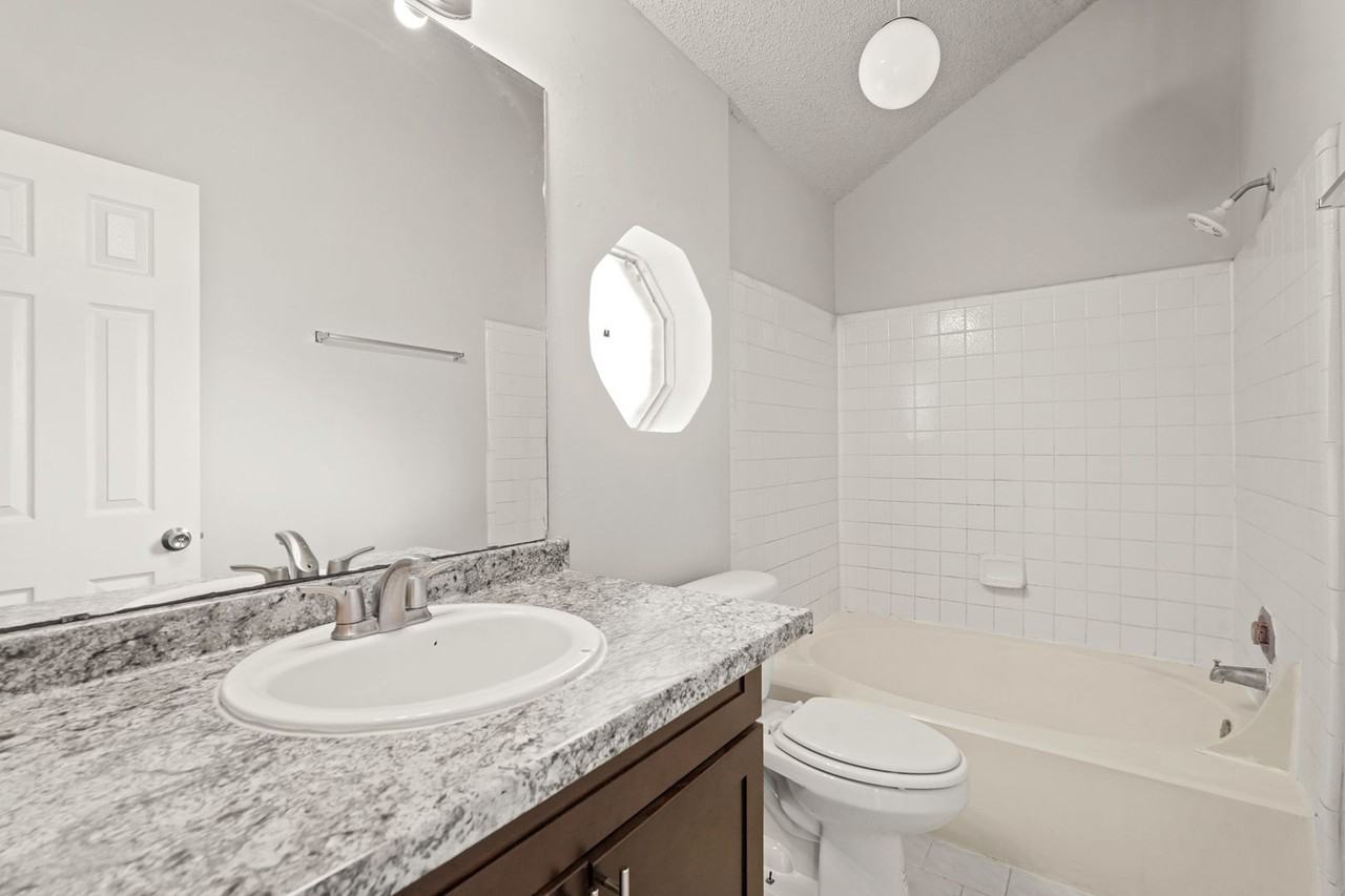 6319 Southwood Ct N - Photo 4 of 14