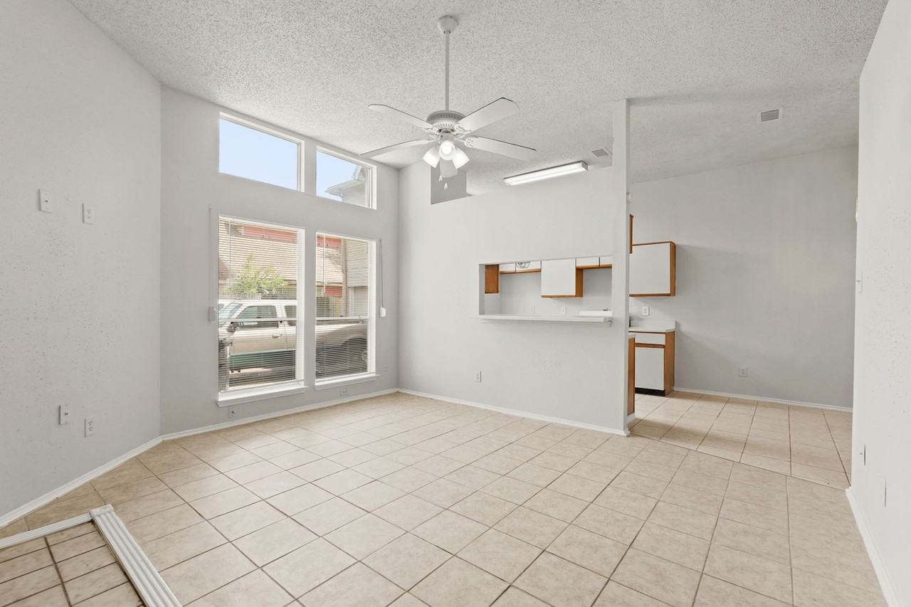 6319 Southwood Ct N - Photo 5 of 14