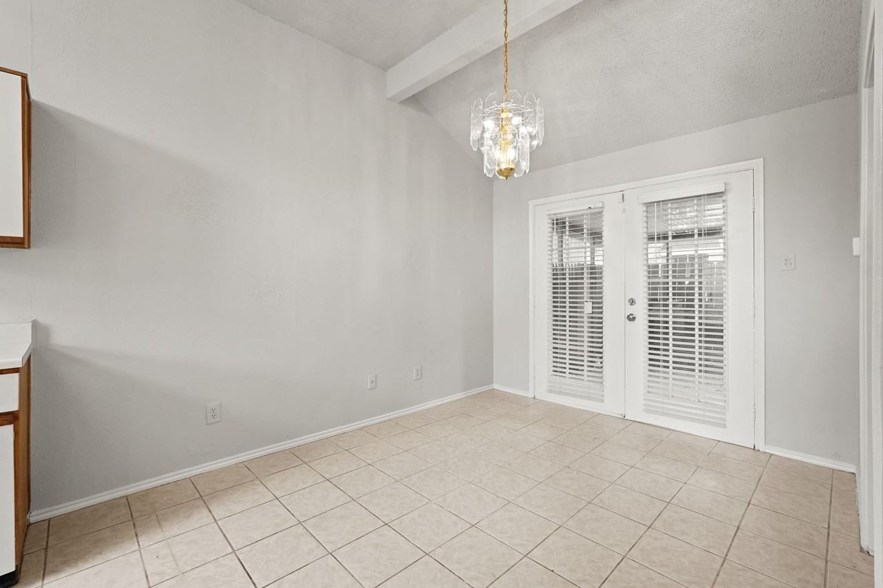 6319 Southwood Ct N - Photo 7 of 14