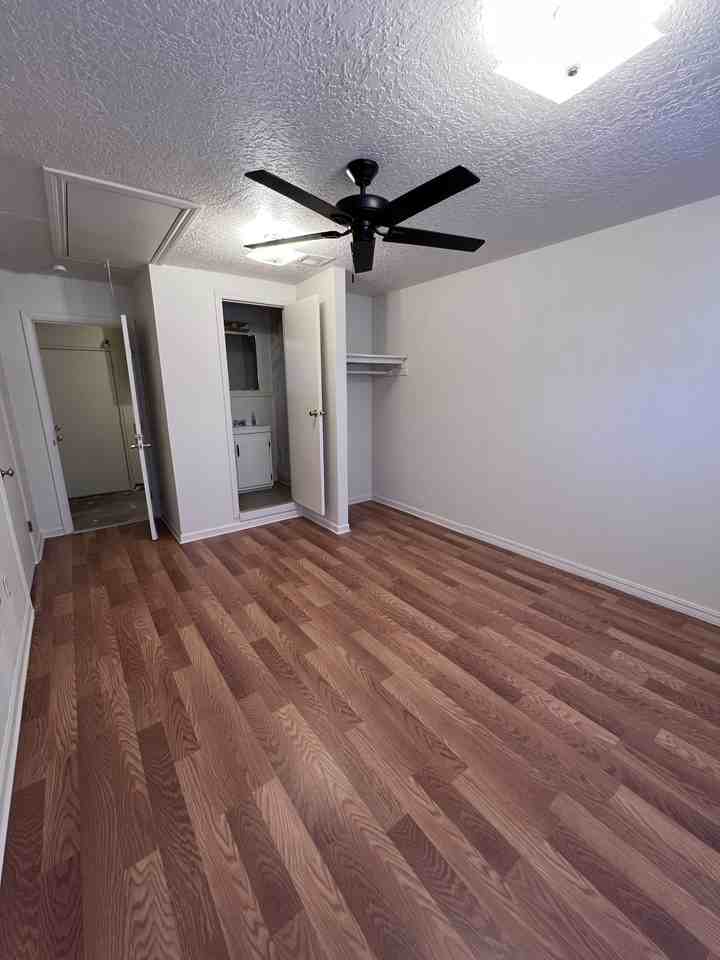 820 Richmond Dr #1 - Photo 3 of 18