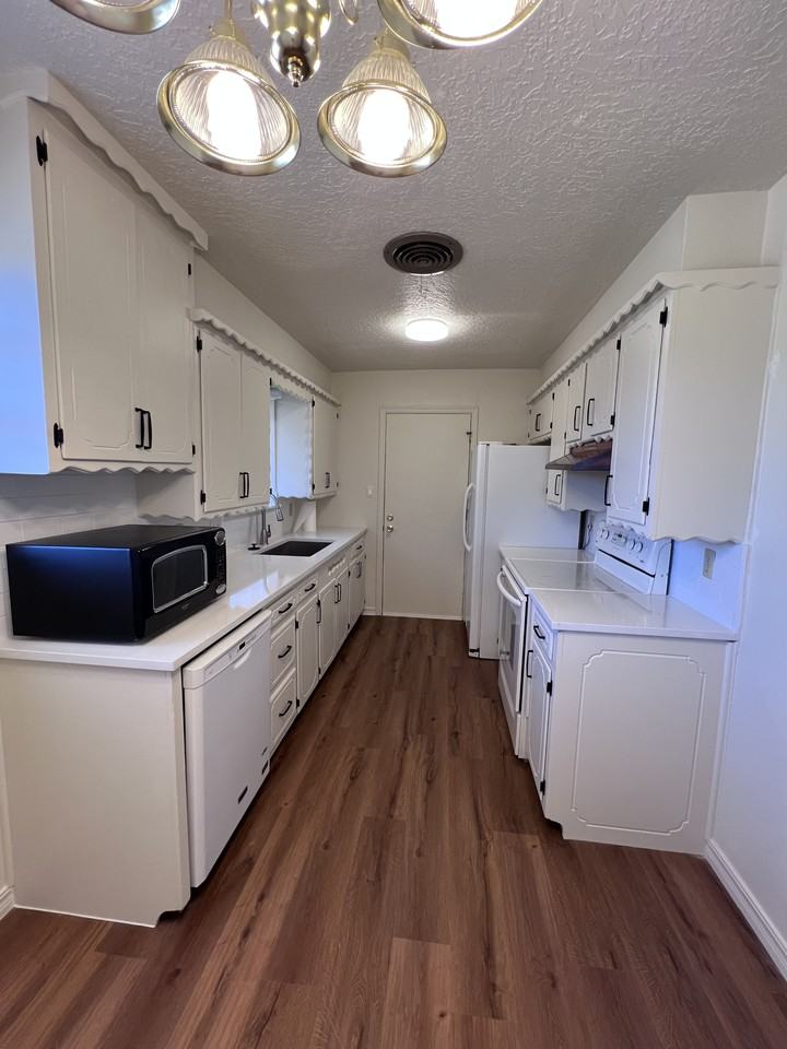 820 Richmond Dr #1 - Photo 4 of 18