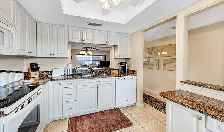 3813 Se 11th Pl #1214 - Photo 5 of 21