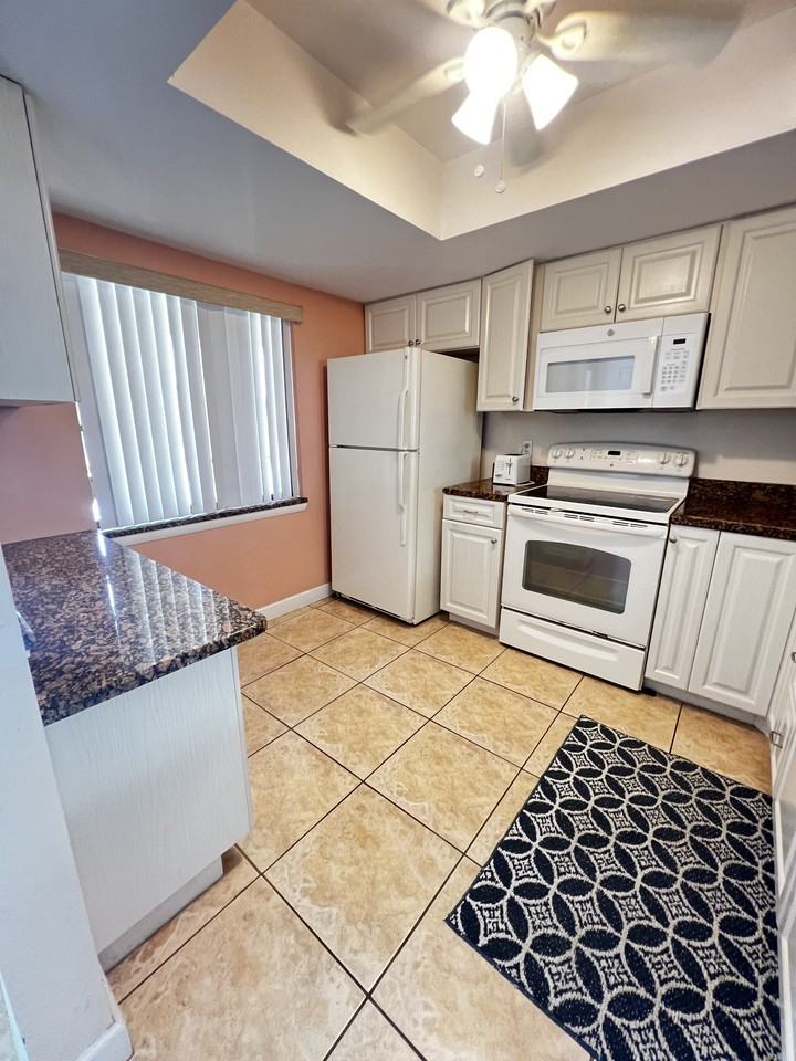 3813 Se 11th Pl #1214 - Photo 6 of 21