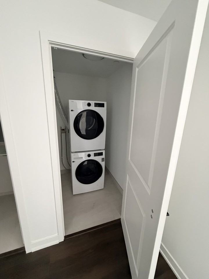 2075 Lakeshore Rd - Photo 3 of 10