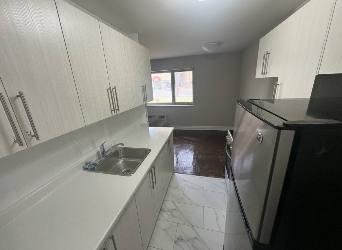 836 Roselawn Ave - Photo 5 of 9