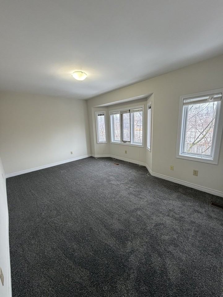 1107 Lakeshore Rd E - Photo 4 of 6