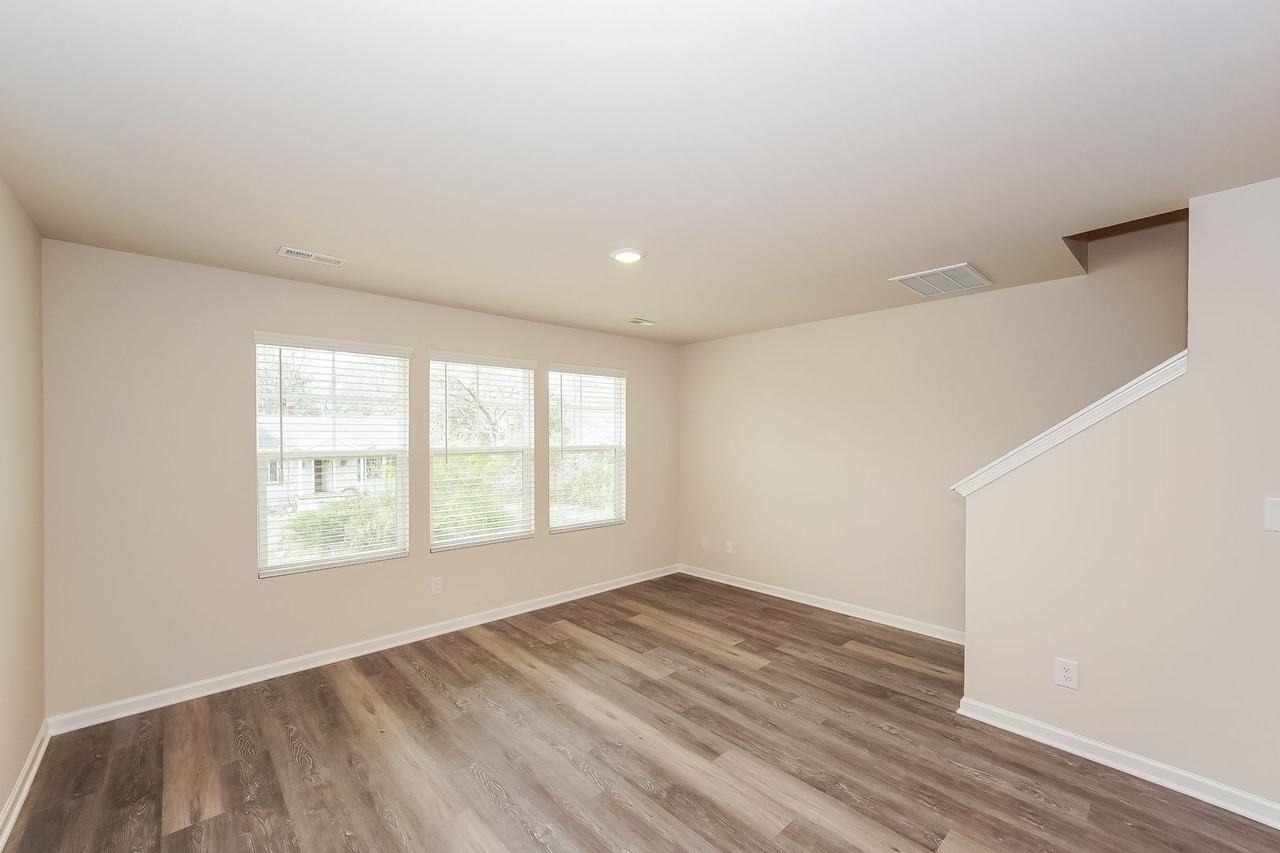 1211 Briarhill Rd - Photo 6 of 22