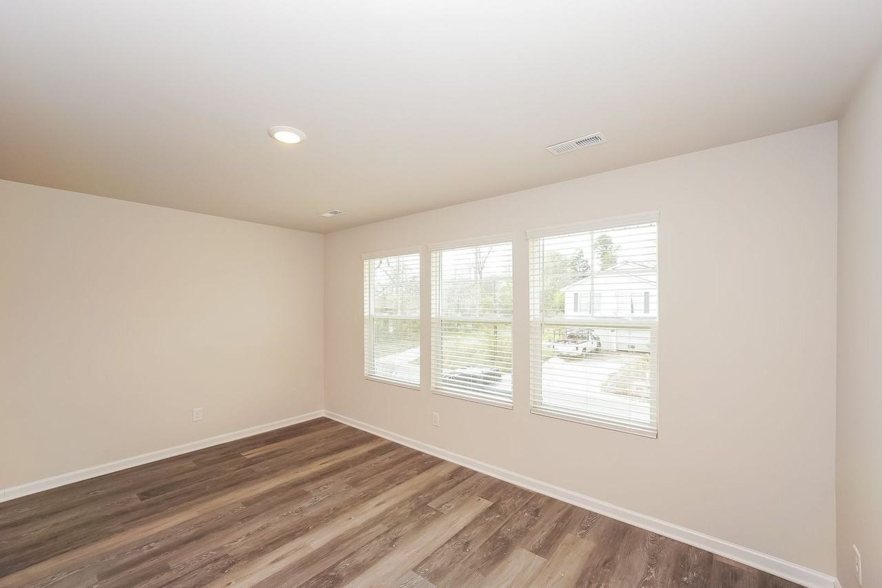 1215 Briarhill Rd - Photo 5 of 18