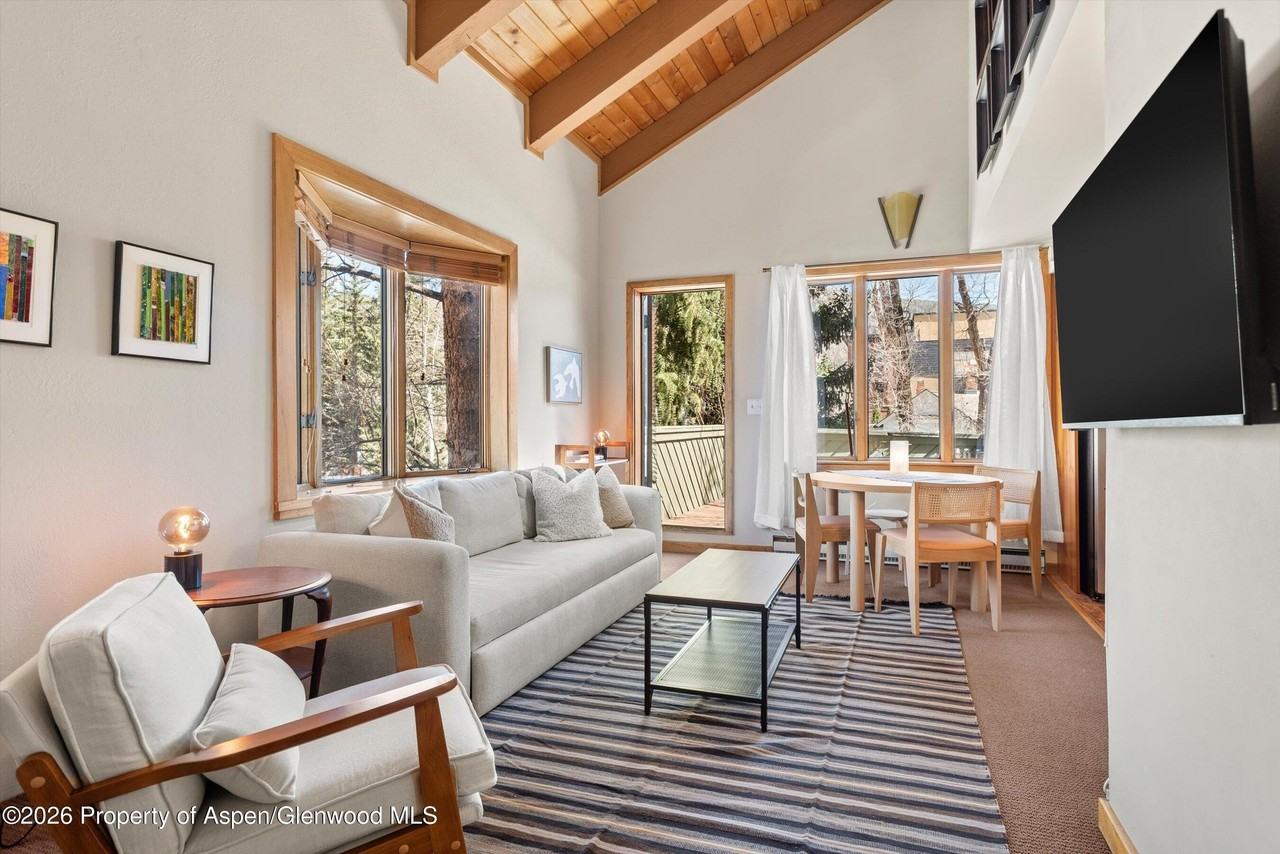 125 E Hyman Ave Apt 1a