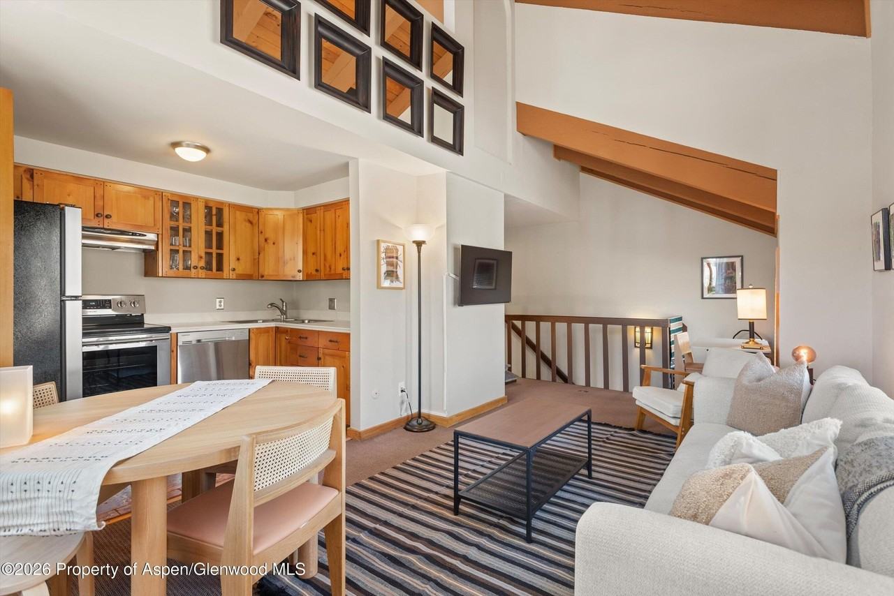 125 E Hyman Ave Apt 1a - Photo 5 of 13