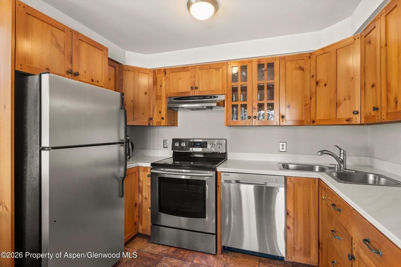 125 E Hyman Ave Apt 1a - Photo 6 of 13