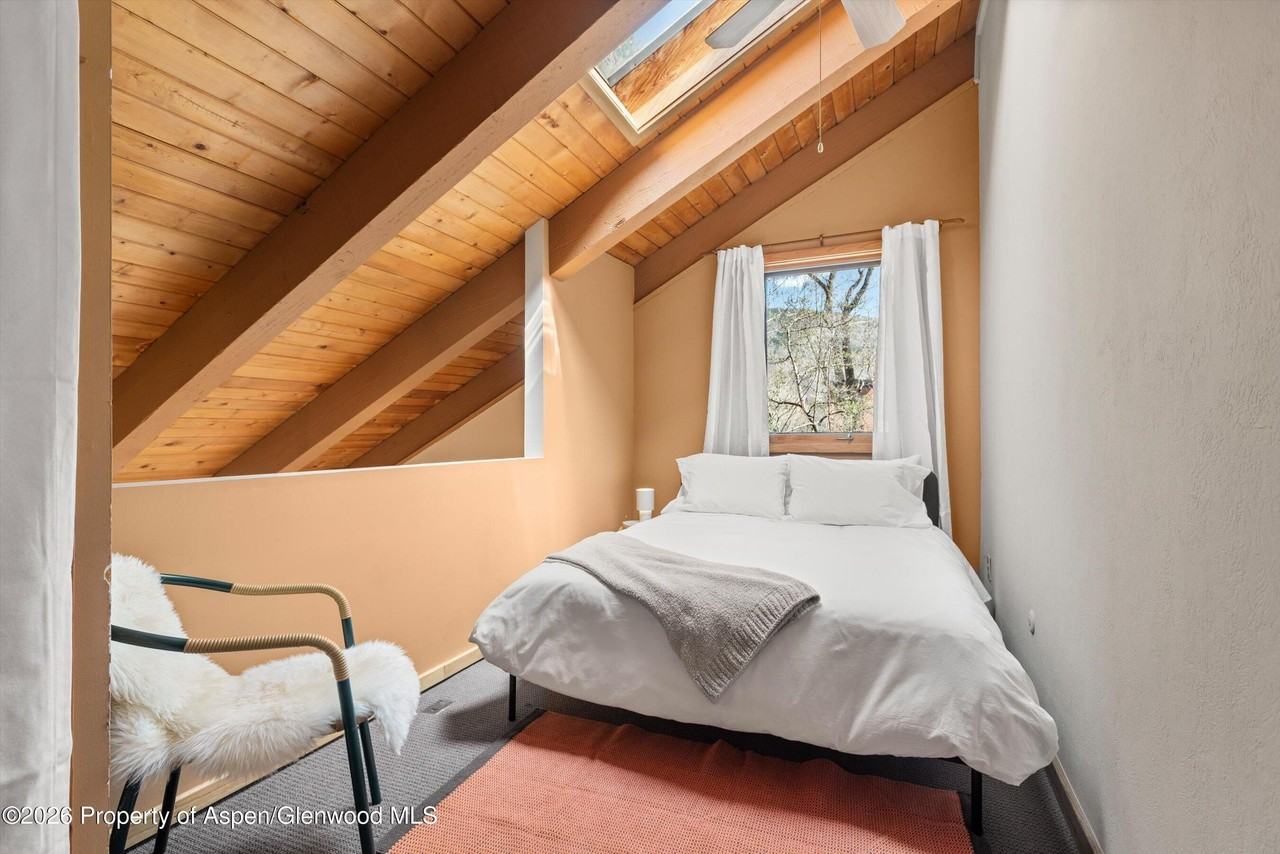 125 E Hyman Ave Apt 1a - Photo 7 of 13