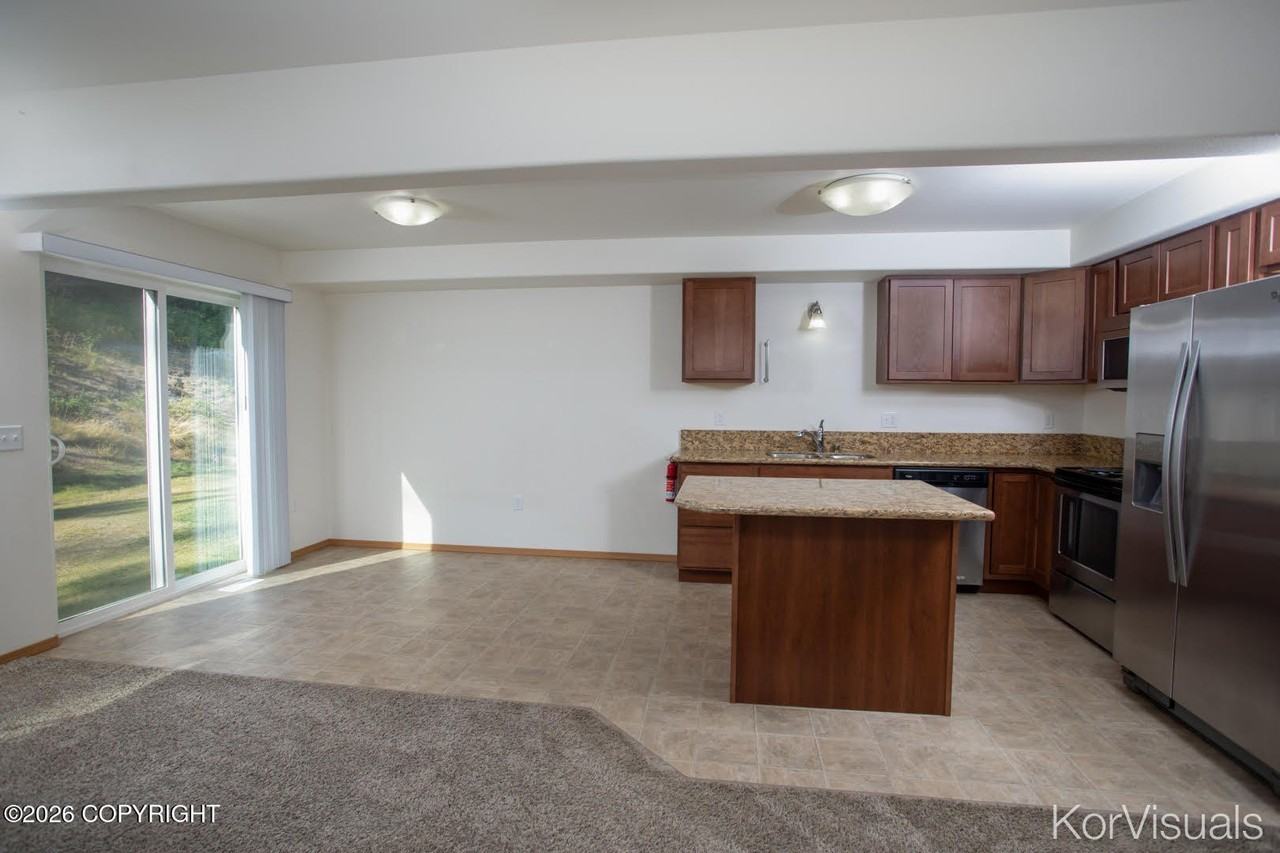 5595 S Irwin Dr - Photo 2 of 22