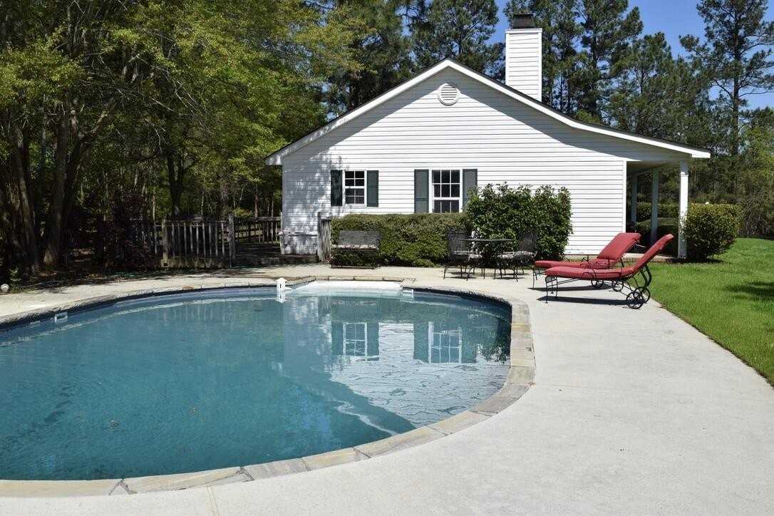 1144 Sizemore Rd - Photo 2 of 15