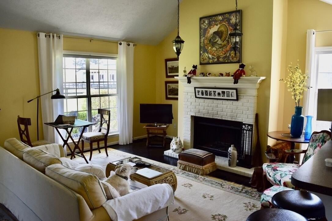 1144 Sizemore Rd - Photo 3 of 15