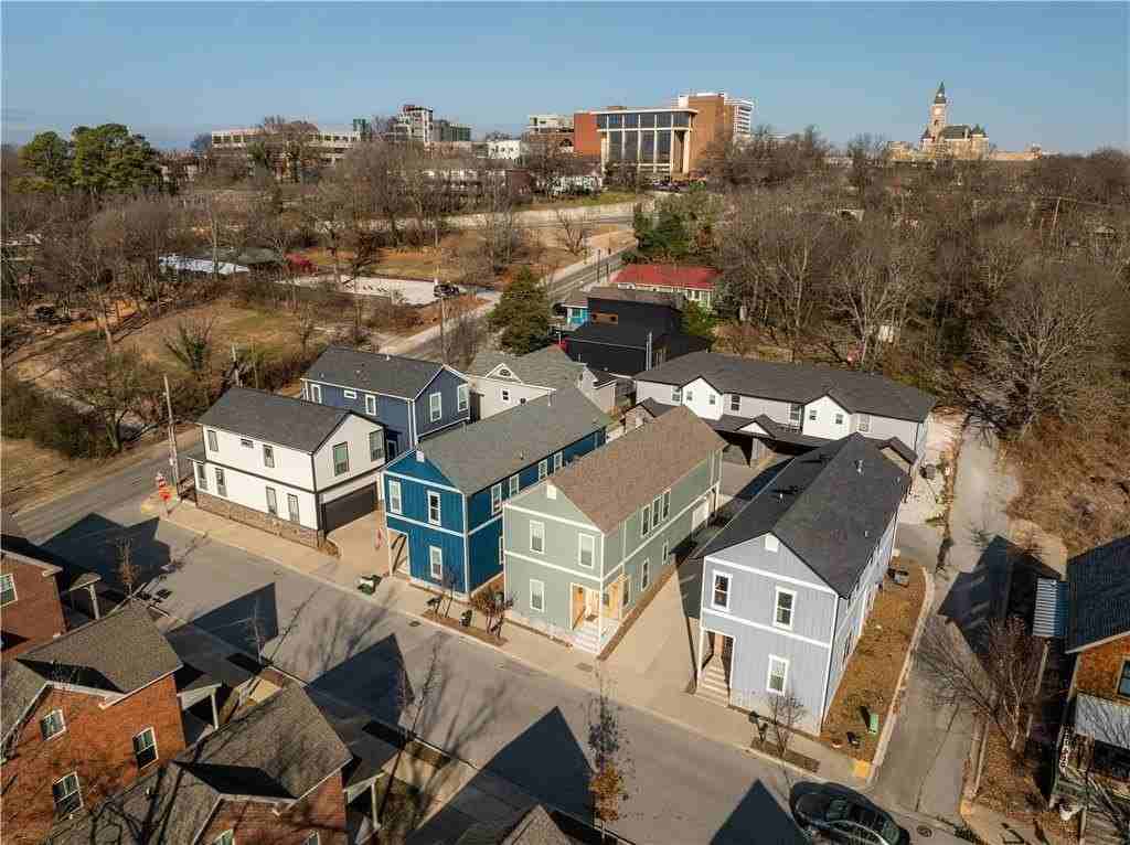 146 E South St - Photo 5 of 35