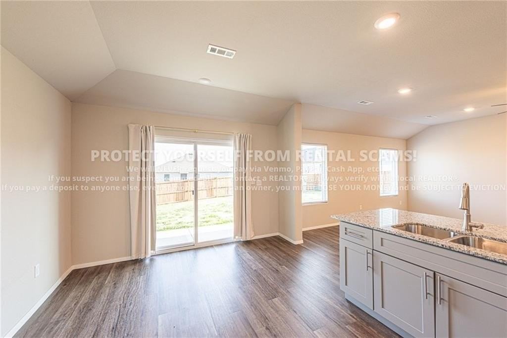 2932 W Obsidian St - Photo 7 of 15