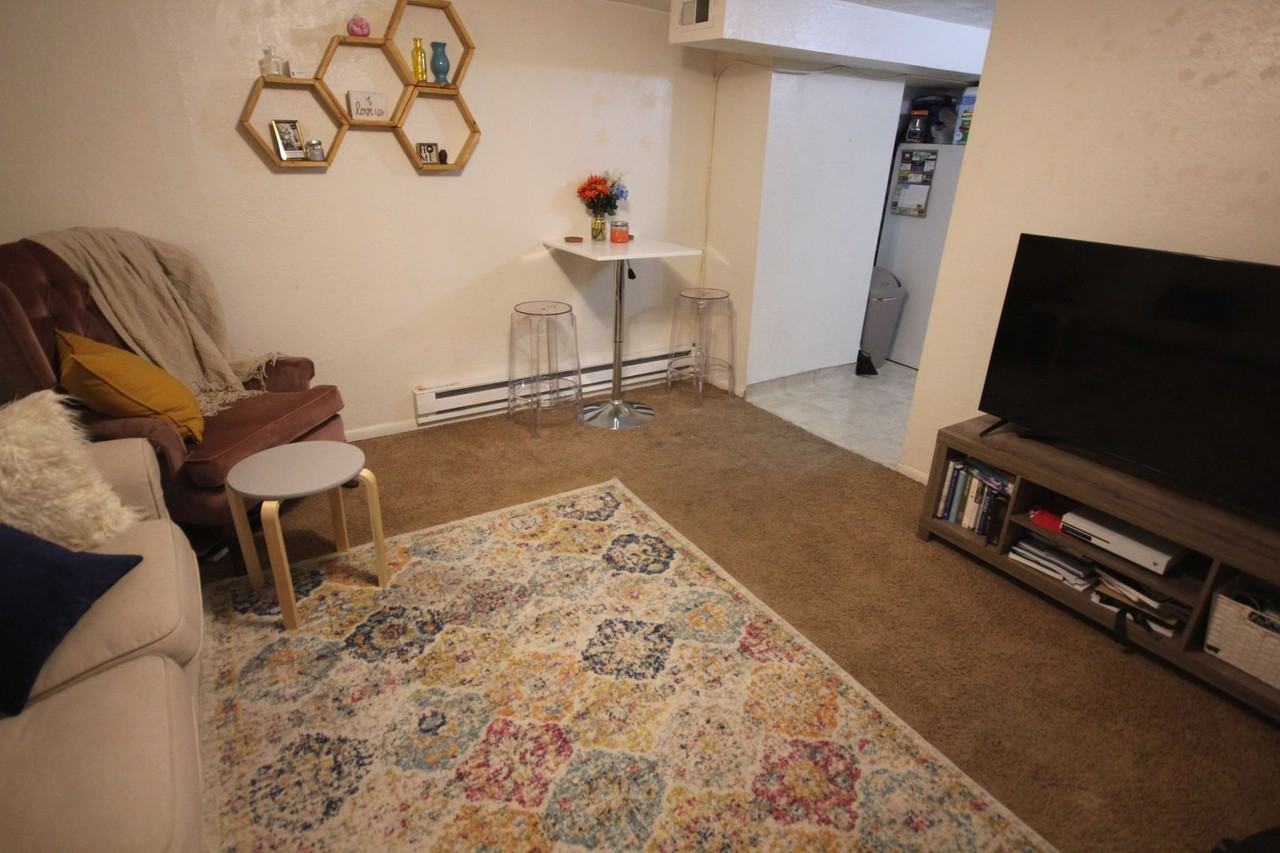 419 E 100 N - Photo 4 of 8