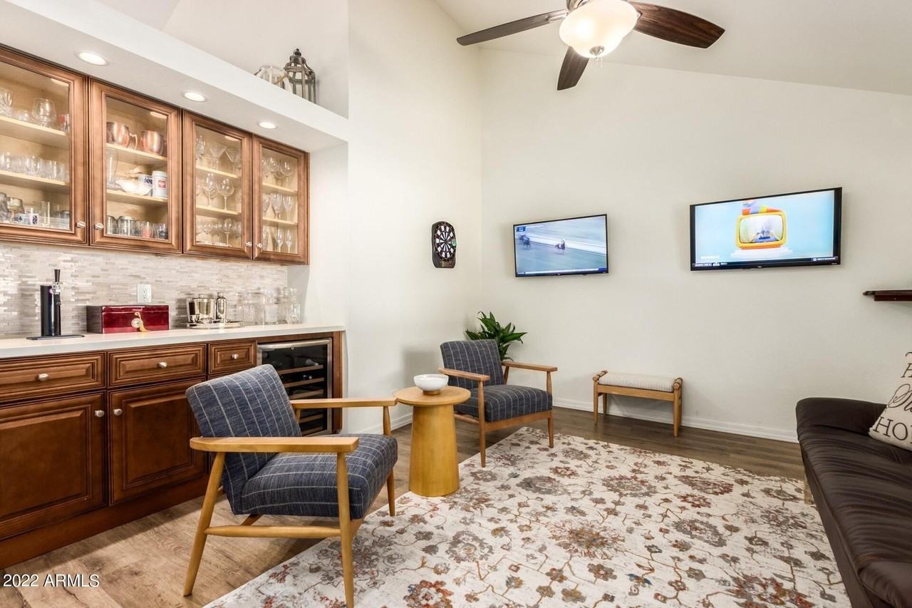 311 E Pinon Way - Photo 5 of 31