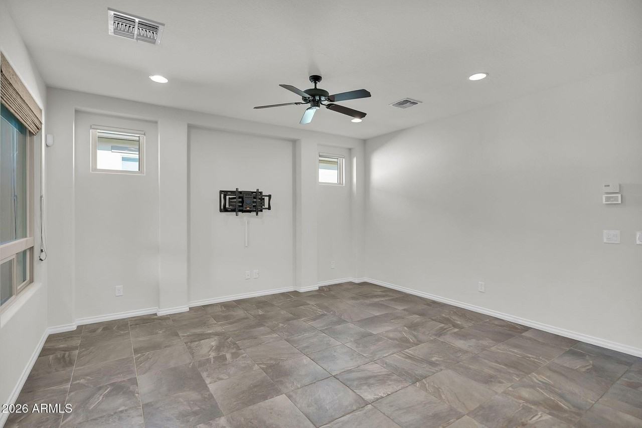 594 E Vesper Trl - Photo 5 of 44