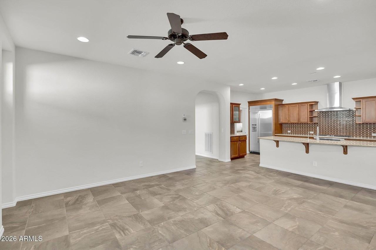 594 E Vesper Trl - Photo 7 of 44