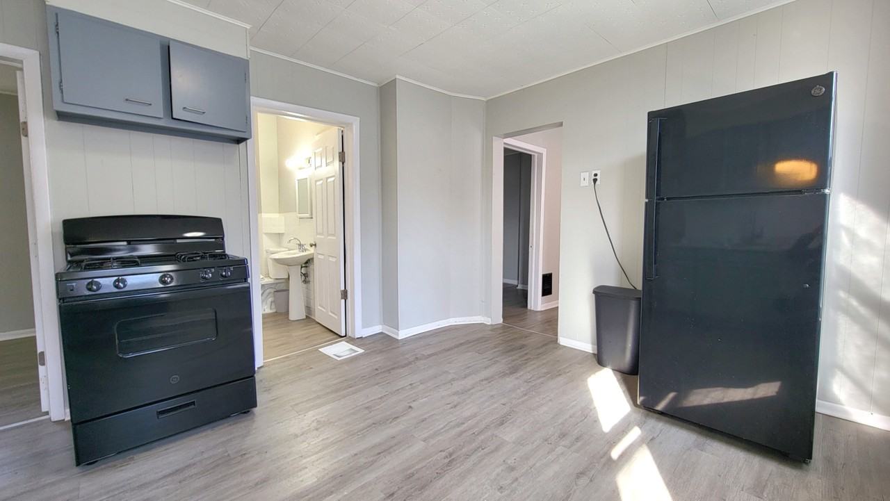 334 Parkdale Ave #336UPPER - Photo 3 of 17