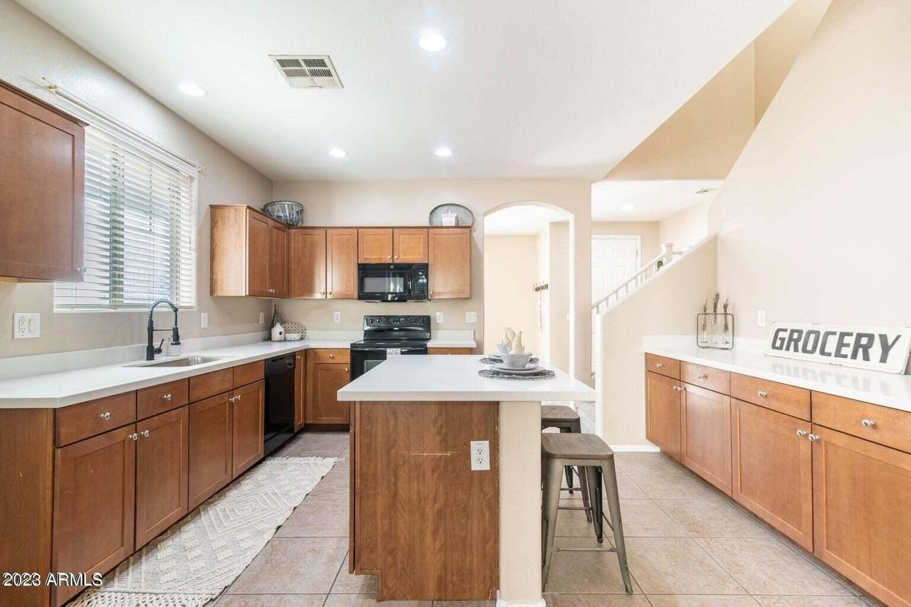 12865 N 151st Dr - Photo 3 of 40